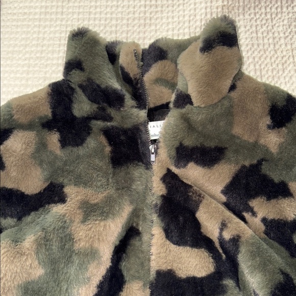 Socialite Camouflage Faux Fur Coat - Picture 2 of 6
